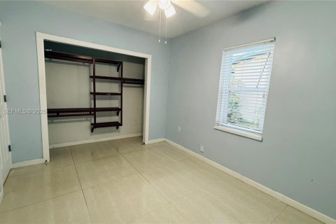 Снять в аренду виллу или дом в Холливуд, Флорида 1 спальня, 135.92м2, № 2029425 - фото 10