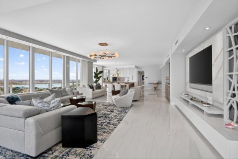 Condo in Riviera Beach, Florida, 3 bedrooms  № 2179935 - photo 13