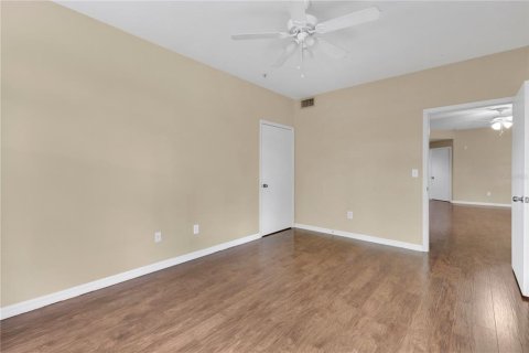 Condo in Longwood, Florida, 2 bedrooms  № 2370836 - photo 12