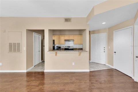 Condo in Longwood, Florida, 2 bedrooms  № 2370836 - photo 6