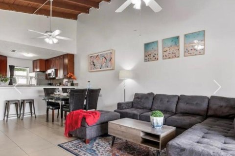 Townhouse in Dania Beach, Florida 3 bedrooms, 223.89 sq.m. № 1944564 - photo 7