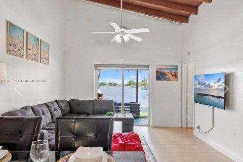 Townhouse in Dania Beach, Florida 3 bedrooms, 223.89 sq.m. № 1944564 - photo 8
