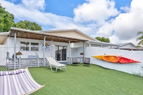 Townhouse in Dania Beach, Florida 3 bedrooms, 223.89 sq.m. № 1944564 - photo 3