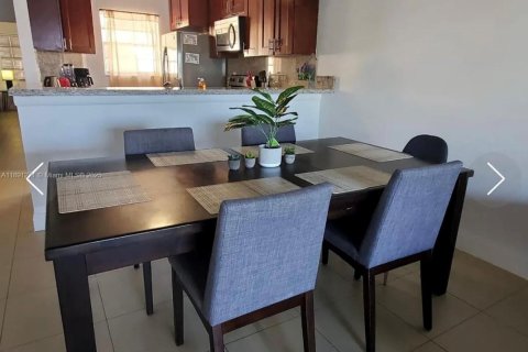Townhouse in Dania Beach, Florida 3 bedrooms, 223.89 sq.m. № 1944564 - photo 10