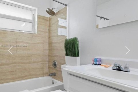 Townhouse in Dania Beach, Florida 3 bedrooms, 223.89 sq.m. № 1944564 - photo 11