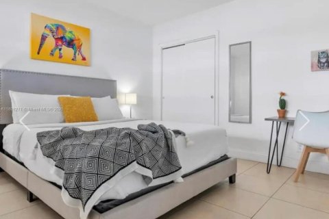 Townhouse in Dania Beach, Florida 3 bedrooms, 223.89 sq.m. № 1944564 - photo 13