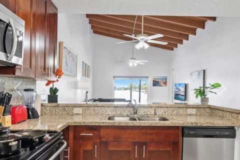 Townhouse in Dania Beach, Florida 3 bedrooms, 223.89 sq.m. № 1944564 - photo 5