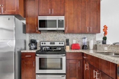 Townhouse in Dania Beach, Florida 3 bedrooms, 223.89 sq.m. № 1944564 - photo 6