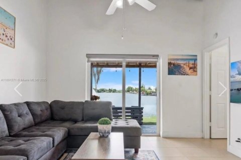 Townhouse in Dania Beach, Florida 3 bedrooms, 223.89 sq.m. № 1944564 - photo 9