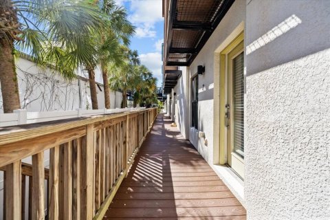 Townhouse in Tampa, Florida 2 bedrooms, 162.39 sq.m. № 1550776 - photo 6