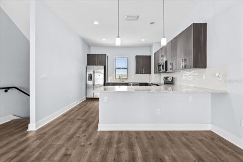 Townhouse in Tampa, Florida 2 bedrooms, 162.39 sq.m. № 1550776 - photo 17