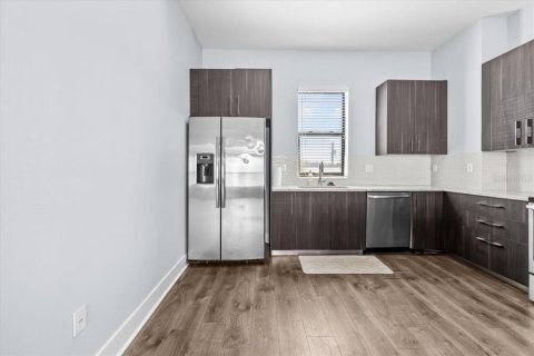 Townhouse in Tampa, Florida 2 bedrooms, 162.39 sq.m. № 1550776 - photo 19