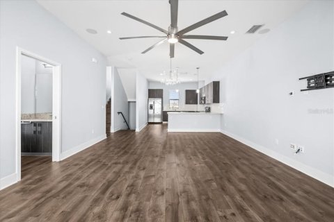 Townhouse in Tampa, Florida 2 bedrooms, 162.39 sq.m. № 1550776 - photo 13