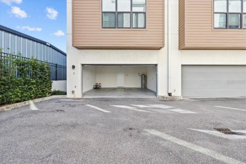 Townhouse in Tampa, Florida 2 bedrooms, 162.39 sq.m. № 1550776 - photo 4