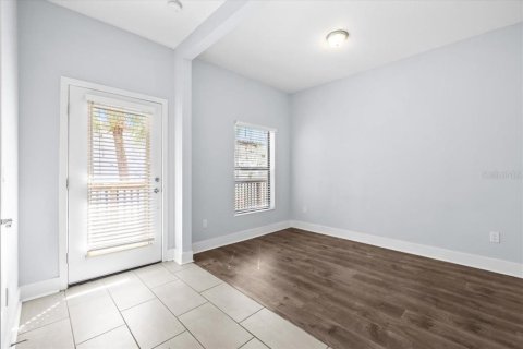Townhouse in Tampa, Florida 2 bedrooms, 162.39 sq.m. № 1550776 - photo 8