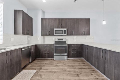 Townhouse in Tampa, Florida 2 bedrooms, 162.39 sq.m. № 1550776 - photo 20