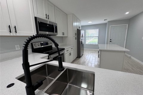 Townhouse in Kissimmee, Florida 2 bedrooms, 92.07 sq.m. № 1900140 - photo 8