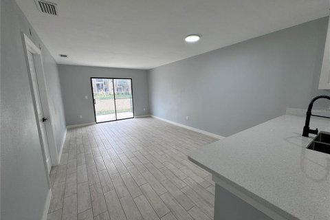 Townhouse in Kissimmee, Florida 2 bedrooms, 92.07 sq.m. № 1900140 - photo 10