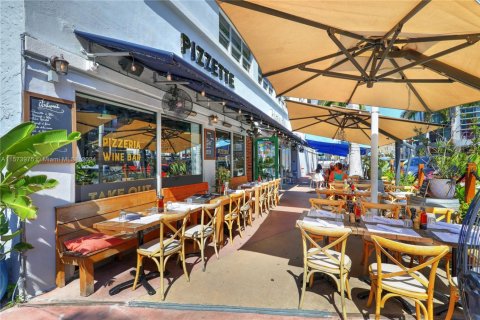 Commercial property in Miami Beach, Florida № 1865214 - photo 1