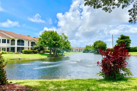 Condominio en Boynton Beach, Florida, 2 dormitorios  № 2263556