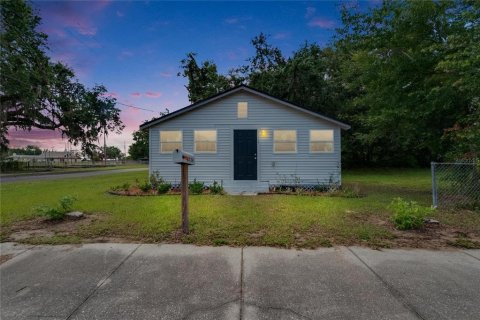 House in Fort Meade, Florida 3 bedrooms, 108.88 sq.m. № 1690072 - photo 1