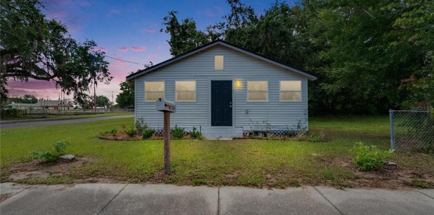 House in Fort Meade, Florida 3 bedrooms, 108.88 sq.m. № 1690072
