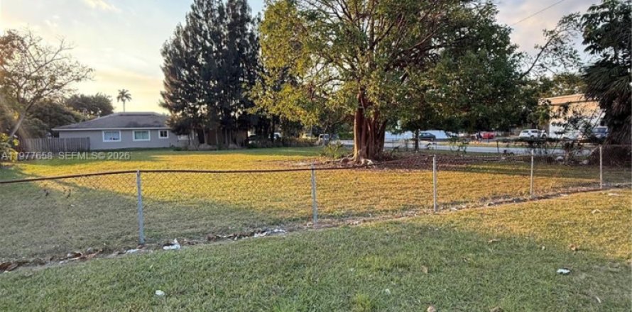 Terreno en Homestead, Florida № 2041807
