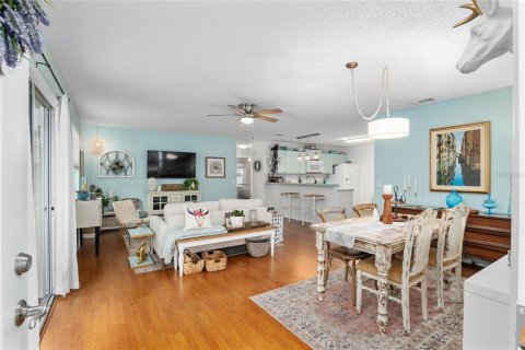 House in The Villages, Florida 2 bedrooms, 104.14 sq.m. № 1736936 - photo 11