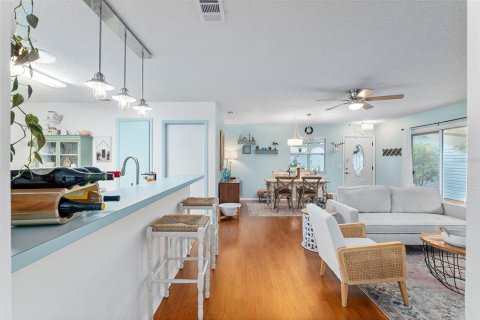 House in The Villages, Florida 2 bedrooms, 104.14 sq.m. № 1736936 - photo 19