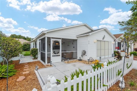 House in The Villages, Florida 2 bedrooms, 104.14 sq.m. № 1736936 - photo 2