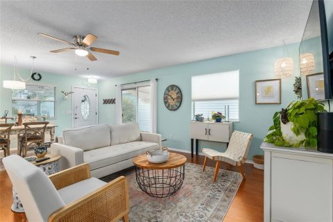 House in The Villages, Florida 2 bedrooms, 104.14 sq.m. № 1736936 - photo 18