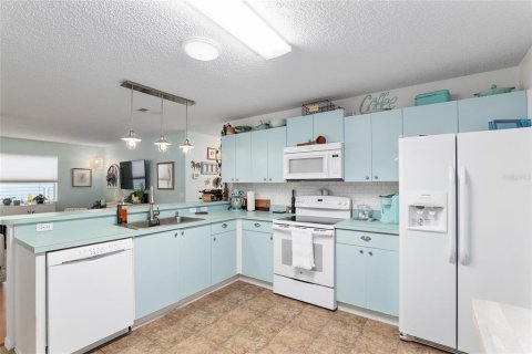 House in The Villages, Florida 2 bedrooms, 104.14 sq.m. № 1736936 - photo 24