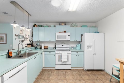 House in The Villages, Florida 2 bedrooms, 104.14 sq.m. № 1736936 - photo 23