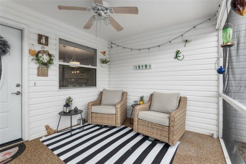House in The Villages, Florida 2 bedrooms, 104.14 sq.m. № 1736936 - photo 9