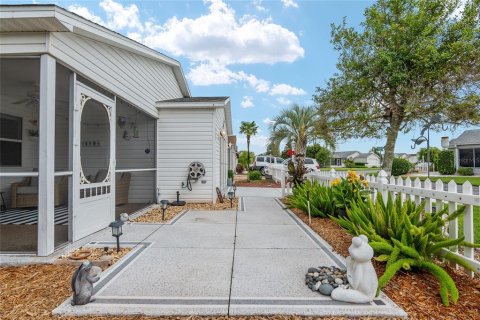 House in The Villages, Florida 2 bedrooms, 104.14 sq.m. № 1736936 - photo 3