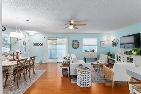 House in The Villages, Florida 2 bedrooms, 104.14 sq.m. № 1736936 - photo 27