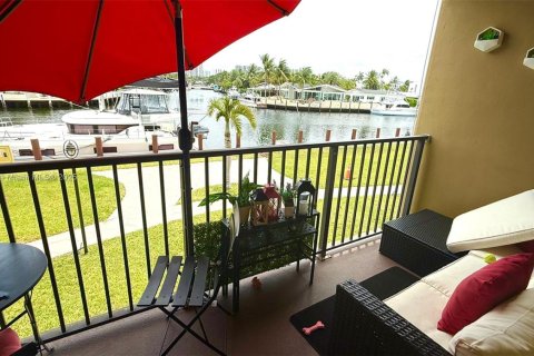 Condo in Hallandale Beach, Florida, 1 bedroom  № 1688860 - photo 15