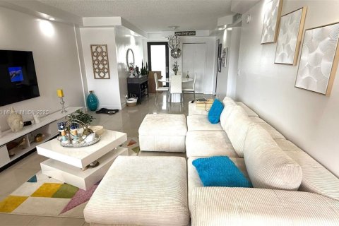 Condo in Hallandale Beach, Florida, 1 bedroom  № 1688860 - photo 5