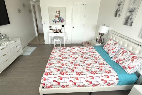 Condo in Hallandale Beach, Florida, 1 bedroom  № 1688860 - photo 8