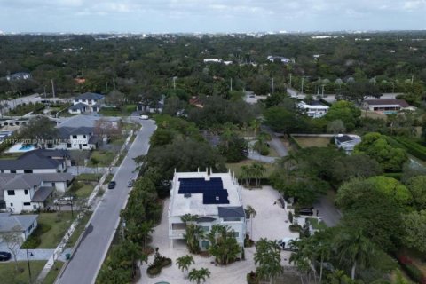 House in Miami, Florida 9 bedrooms, 769.6 sq.m. № 1975458 - photo 12