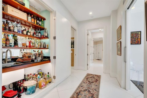 House in Miami, Florida 9 bedrooms, 769.6 sq.m. № 1975458 - photo 23