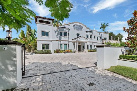 House in Miami, Florida 9 bedrooms, 769.6 sq.m. № 1975458 - photo 4