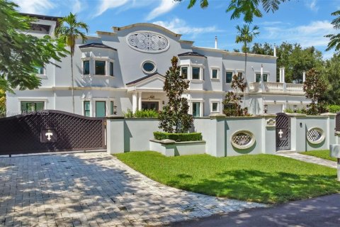 House in Miami, Florida 9 bedrooms, 769.6 sq.m. № 1975458 - photo 3
