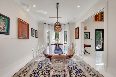 House in Miami, Florida 9 bedrooms, 769.6 sq.m. № 1975458 - photo 15