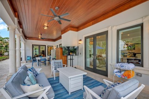 House in Miami, Florida 9 bedrooms, 769.6 sq.m. № 1975458 - photo 22