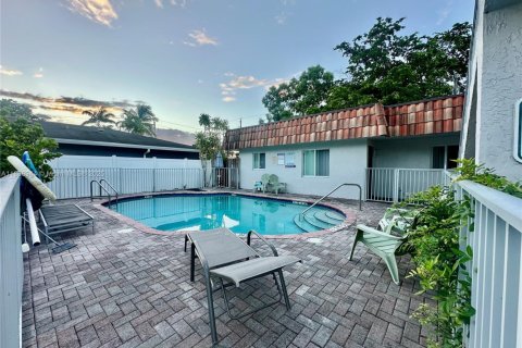 Снять в аренду квартиру в Окленд-Парк, Флорида 1 спальня, 40.41м2, № 1941073 - фото 21