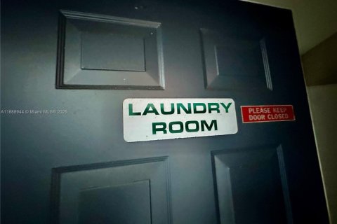 Снять в аренду квартиру в Окленд-Парк, Флорида 1 спальня, 40.41м2, № 1941073 - фото 19