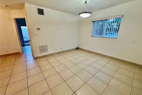 Снять в аренду квартиру в Окленд-Парк, Флорида 1 спальня, 40.41м2, № 1941073 - фото 3