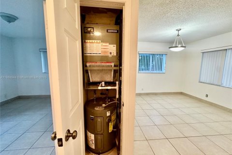 Снять в аренду квартиру в Окленд-Парк, Флорида 1 спальня, 40.41м2, № 1941073 - фото 6