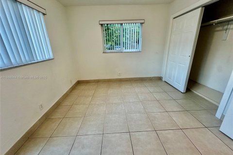 Снять в аренду квартиру в Окленд-Парк, Флорида 1 спальня, 40.41м2, № 1941073 - фото 7